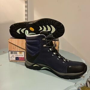 NIB Ahnu Montara Waterproof Boots